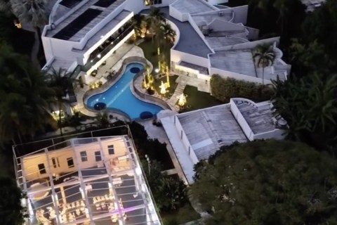 CANTOR LEONARDO ABRE MANSÃO PARA COMEMORAR O NATAL EM FAMÍLIA.